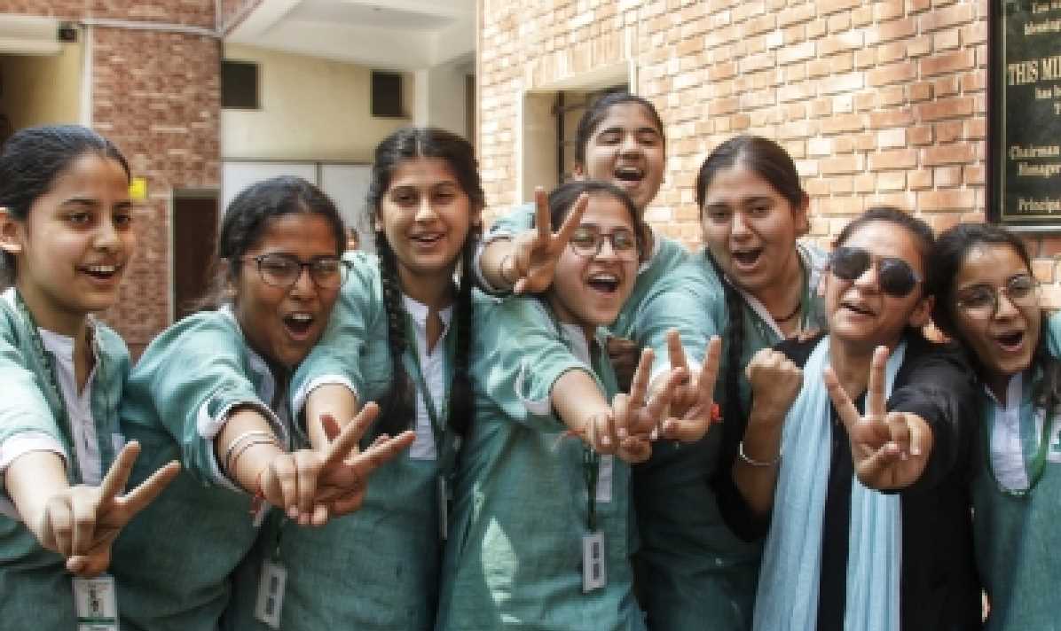 10वीं रिजल्ट: 93.12 फीसदी छात्र पास, लड़कियां फिर आगे